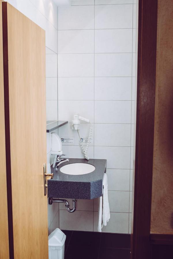 Gasthof Zur Bruecke Kaufering Luaran gambar
